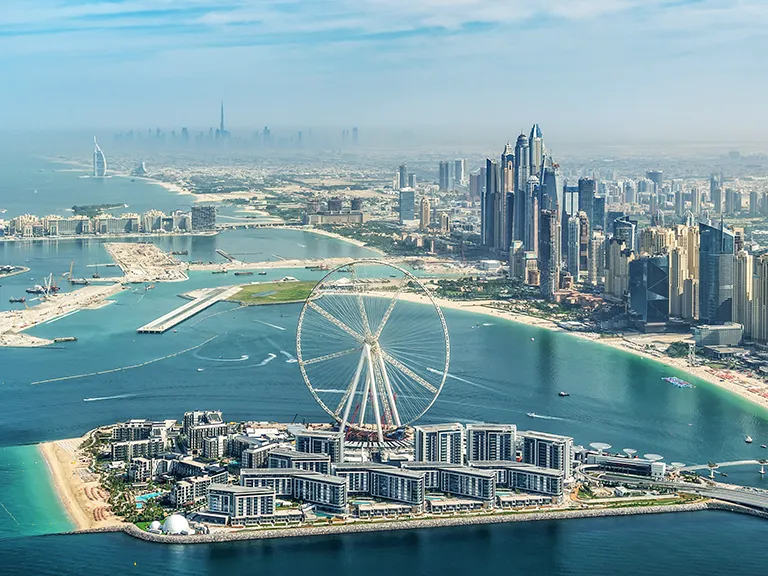 Luftaufnahme von Dubai mit dem Ain Dubai Riesenrad – FEM-Festigkeitsnachweis der Stromschienen-Komponenten durch ITB